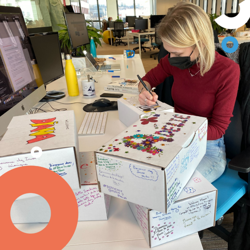 stagiaires-invox-welcome-box